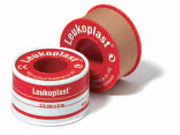 Cerotto chirurgico per fissaggio medicazioni in rocchetto leukoplast supporto viscosa color pelle massa adesiva caucciu' ossido di zinco 2,5x500cm